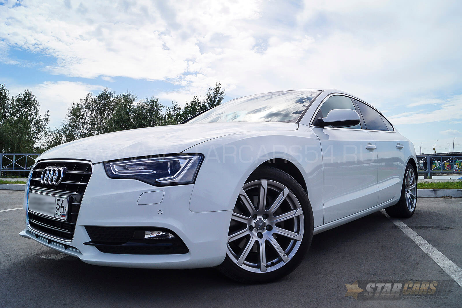 Аренда Audi A5 (белая) с водителем