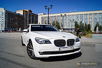 Фото 4 — Аренда белой BMW 7 с водителем в Новосибирске