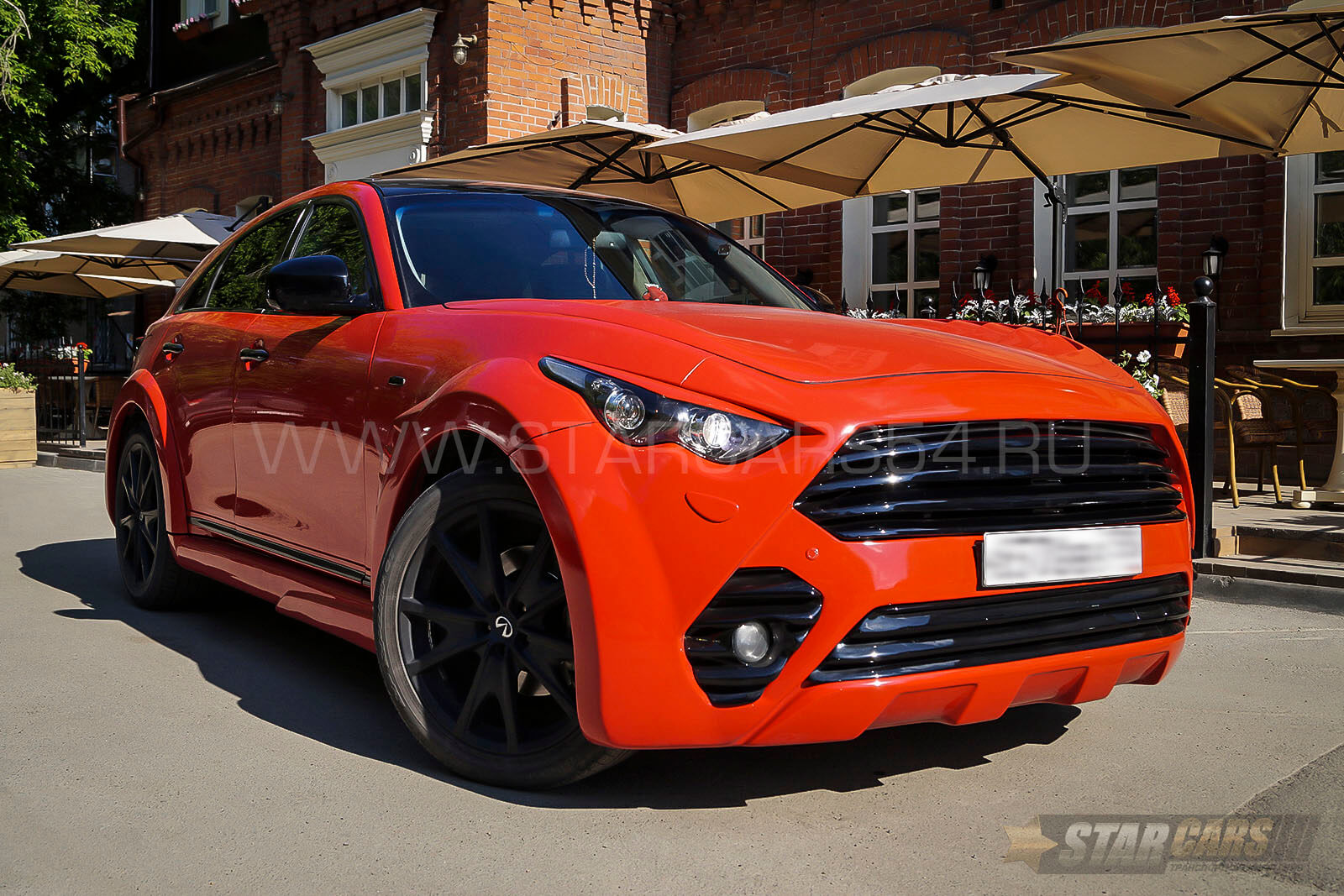 Аренда Infiniti FX50s Renegade (красная) с водителем