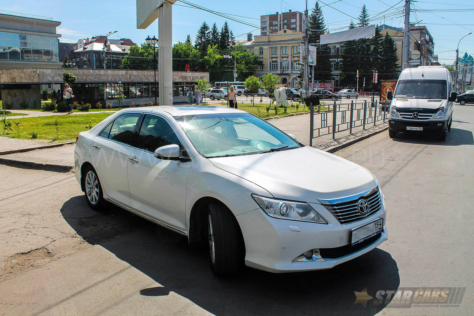 Аренда Toyota Camry v50 (белая) с водителем