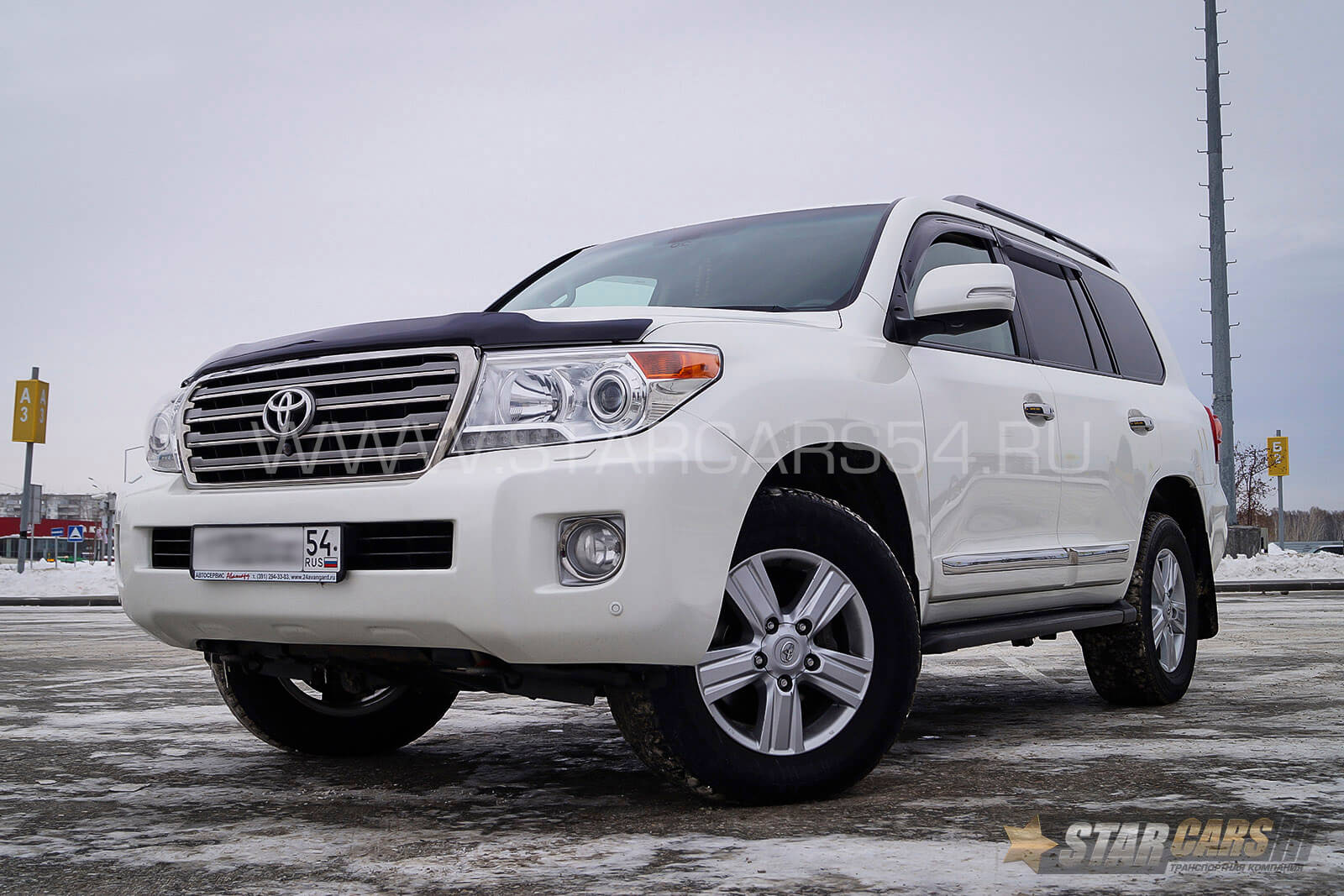 Аренда Toyota Land Cruiser 200 (белый) с водителем