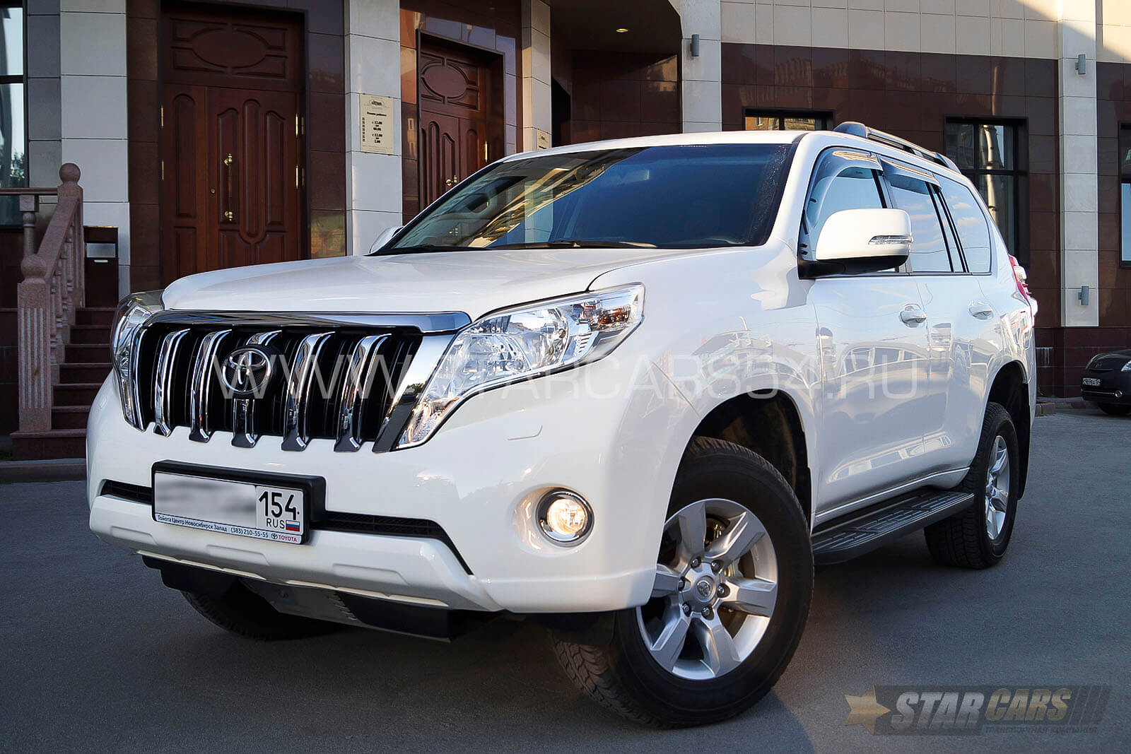 Аренда Toyota Land Cruiser Prado 150 (белый) с водителем